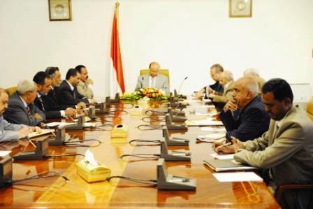 رئيس الجمهورية لدى ترؤسه الاجتماع الاستثنائي أمس الأول